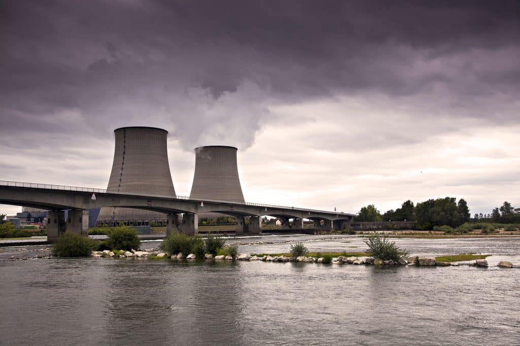 Après un été marqué par des arrêts de réacteurs liés aux fortes chaleurs, EDF souhaiterait faire évoluer les limites de température des cours d'eau.