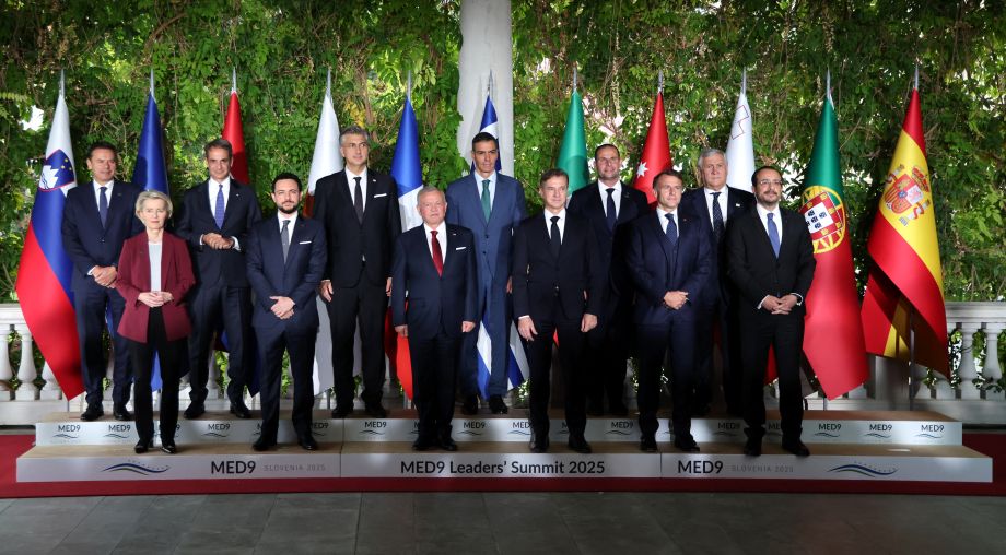 L’UE franchit un cap historique en adoptant un accord fixant la fin progressive des importations de gaz russe à l’horizon 2027.